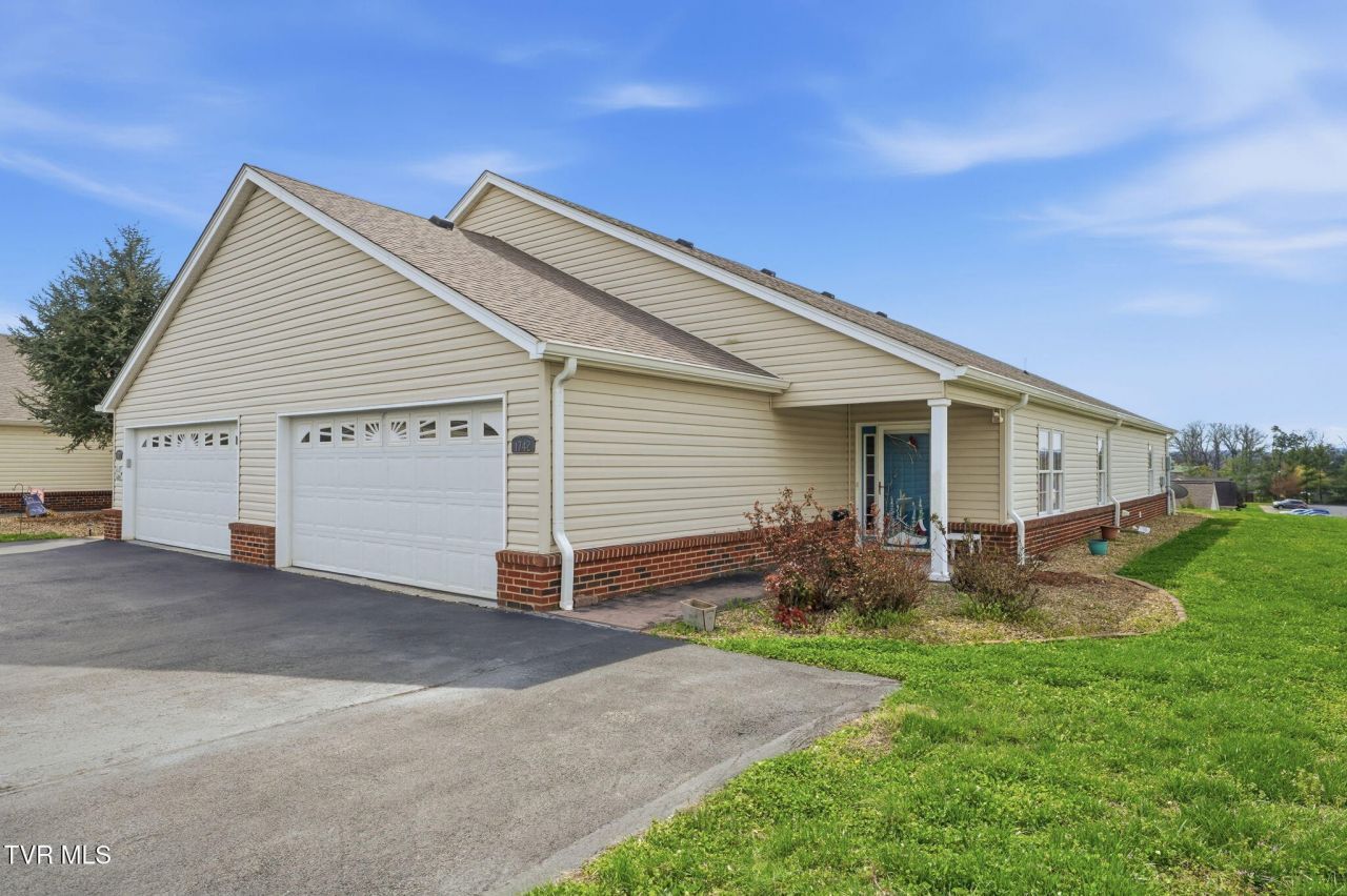 1742 Foxtail Lane, Kingsport, TN 37660 Main Photo