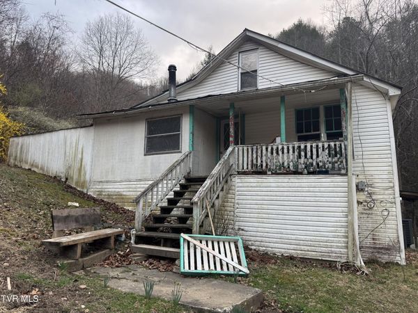 195 Hanging Tree Road, Dante, VA 24237