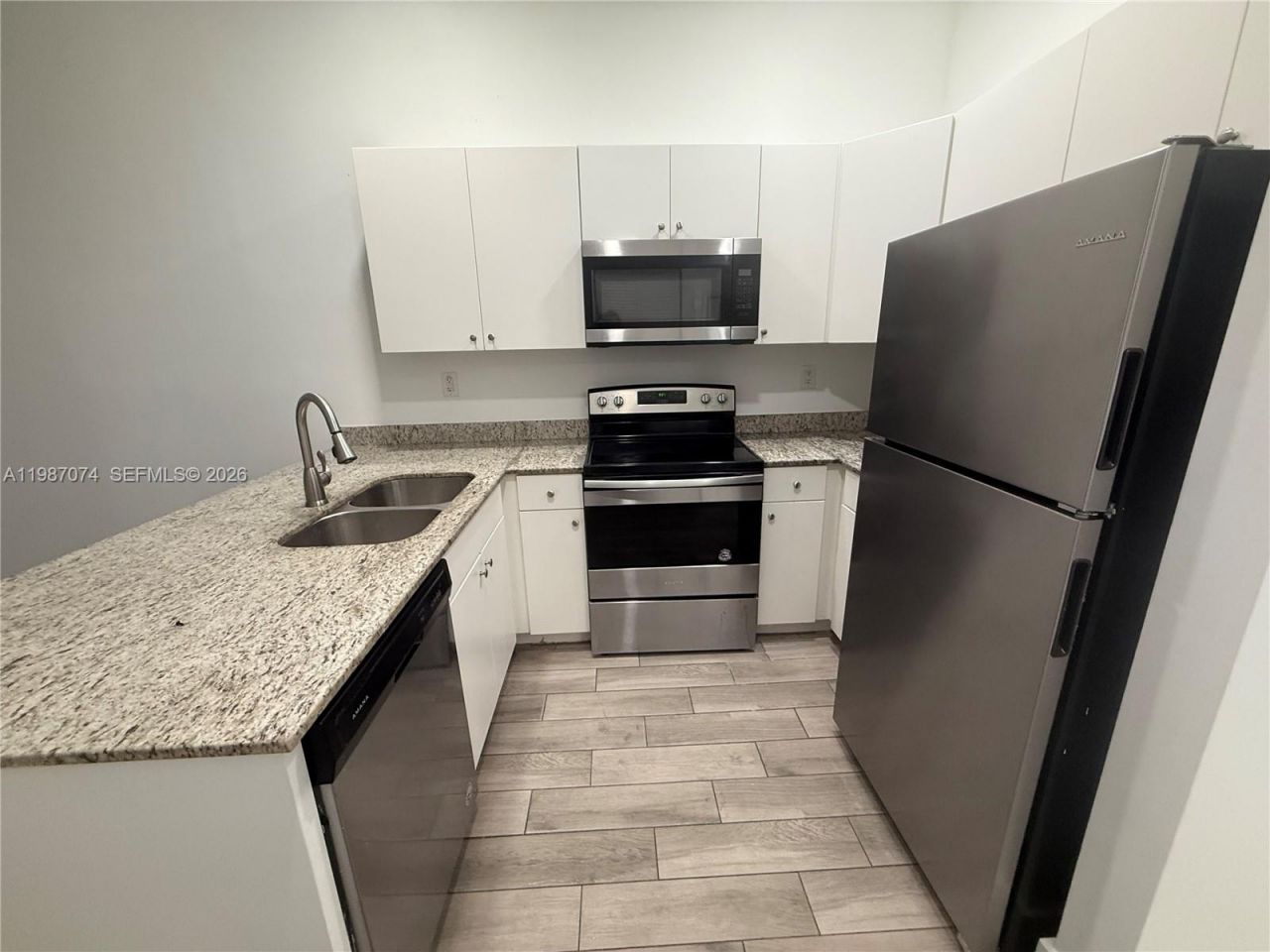 486 E 30th St , Unit 202, Hialeah, FL 33013 Photo