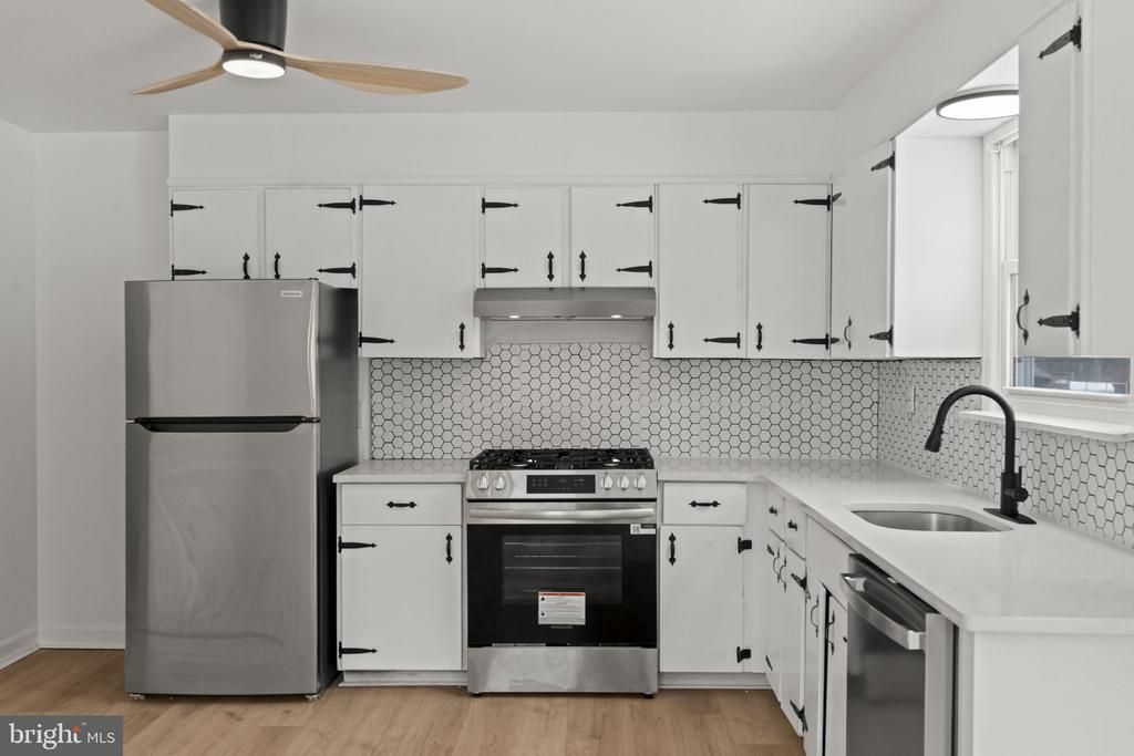 395 Montgomery Drive, Mantua, NJ 08051 Main Photo