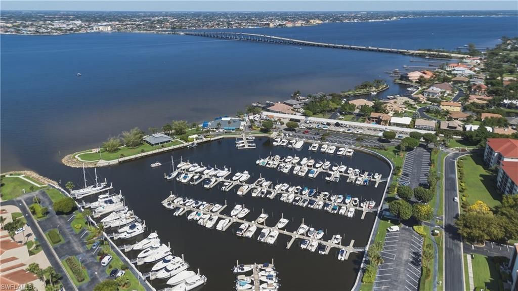 9515 Mariners Cove Ln, Fort Myers, FL 33919 Photo