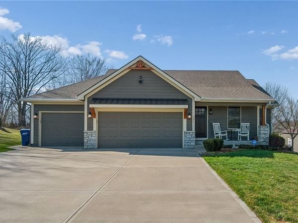 301 NW 179th Street, Smithville, MO 64089