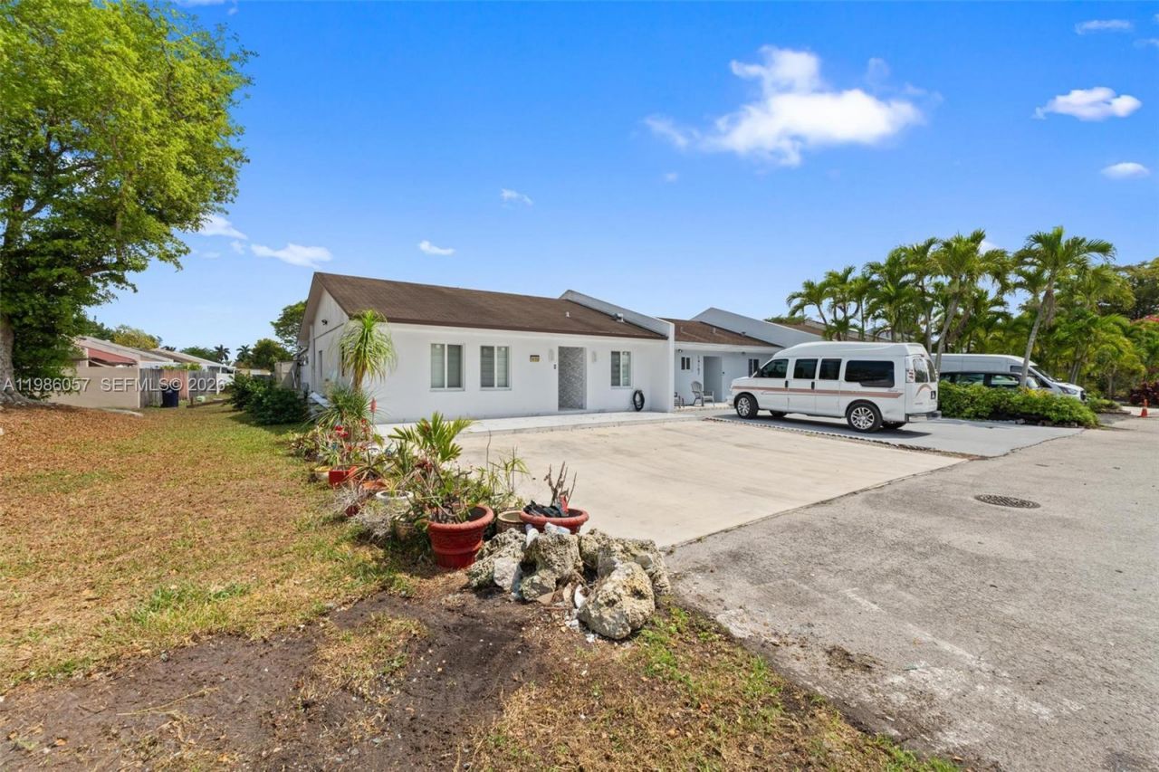 14109 SW 55th St , Miami, FL 33175 Photo