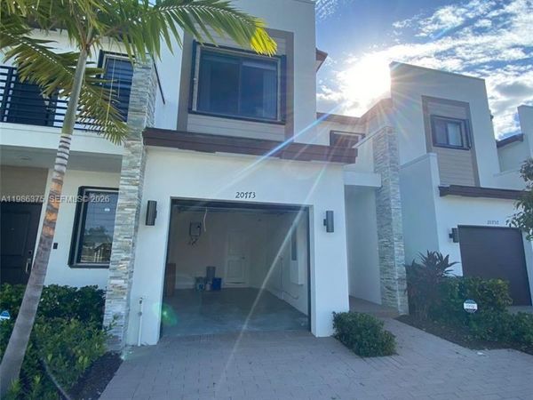 20773 NE 5th Ct , Miami, FL 33179