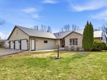 141 Fairlawn Avenue E, Winsted, MN 55395