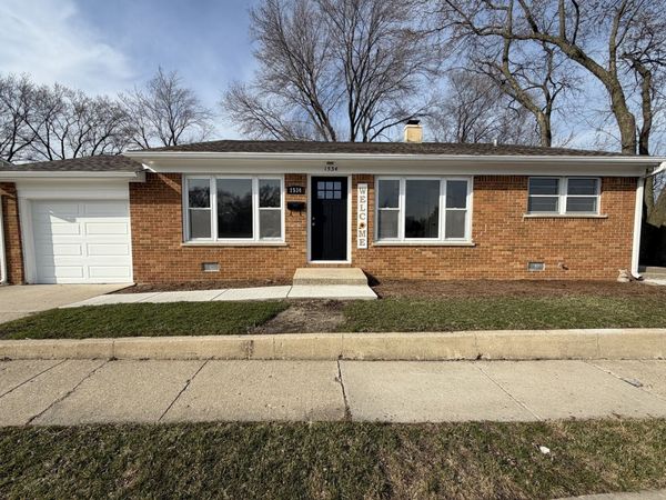 1534 E Palatine Road, Palatine, IL 60074