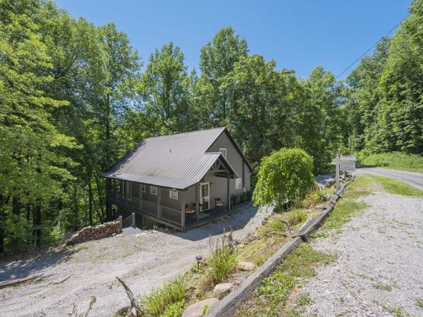 1337 Lakeside Dr , Smithville, TN 37166