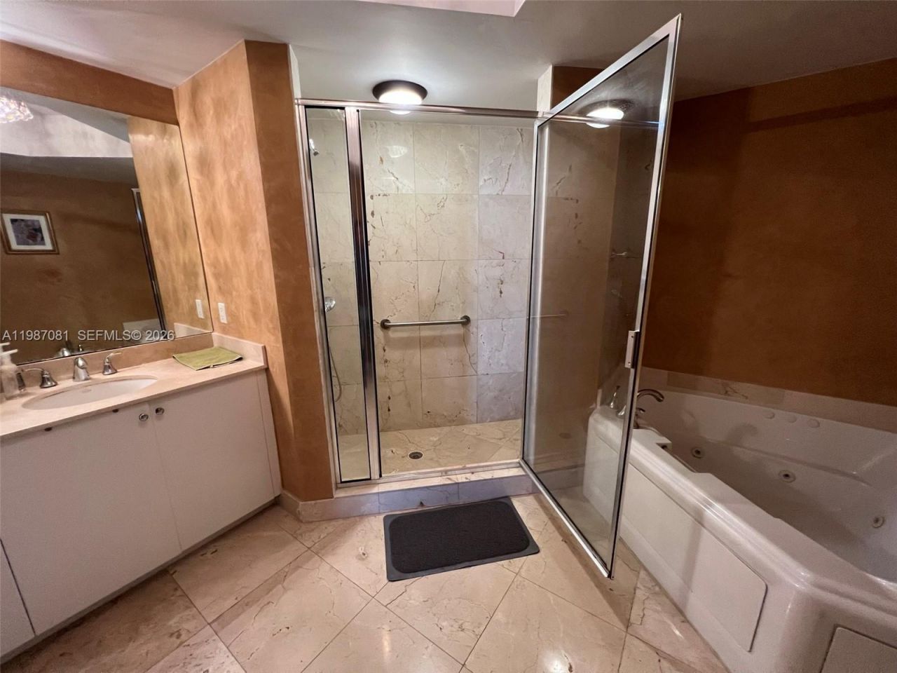 17555 Atlantic Blvd , Unit 1207, Sunny Isles Beach, FL 33160 Photo