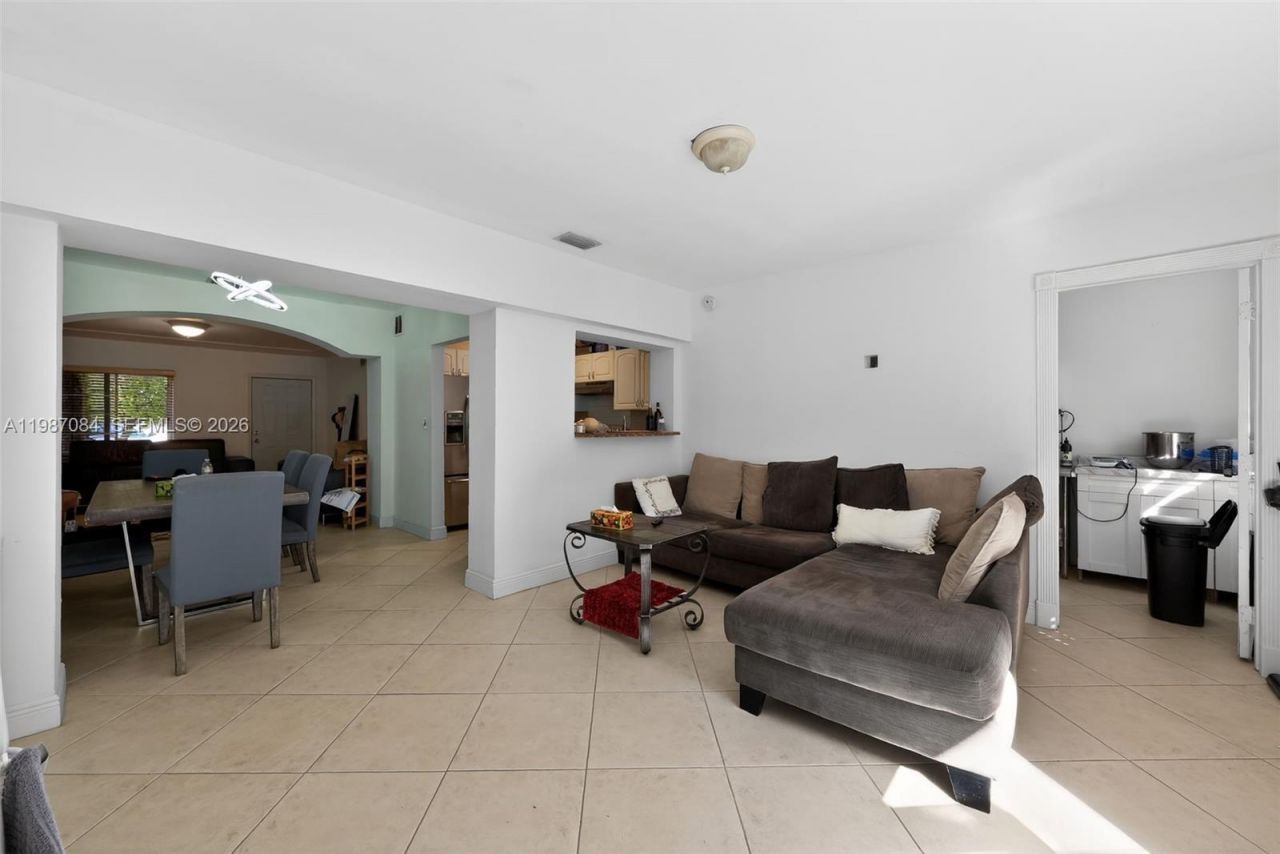 2131 Biarritz Dr, Miami Beach, FL 33141 Photo