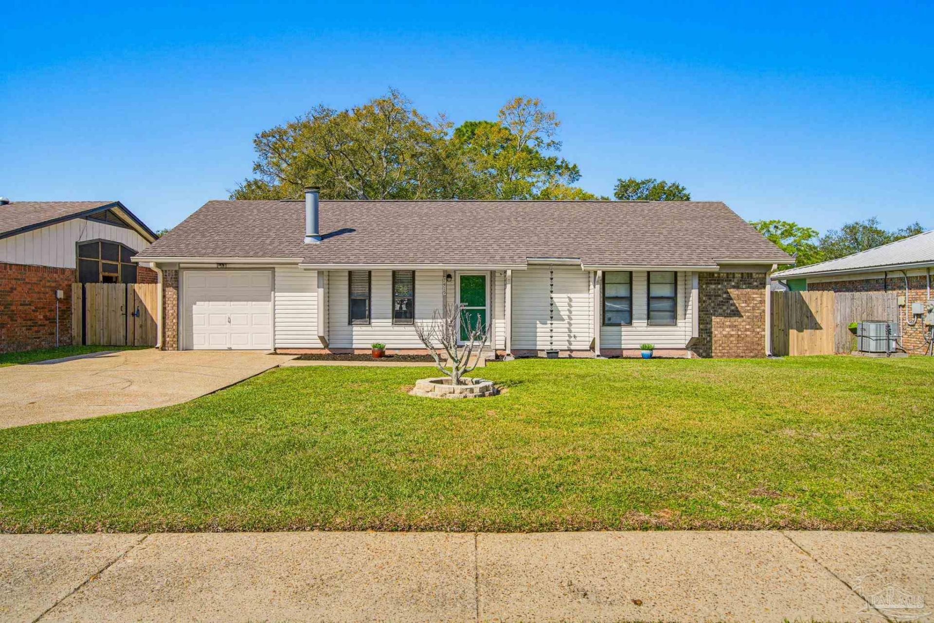 7415 Viewcrest Dr, Pensacola, FL 32504 Main Photo