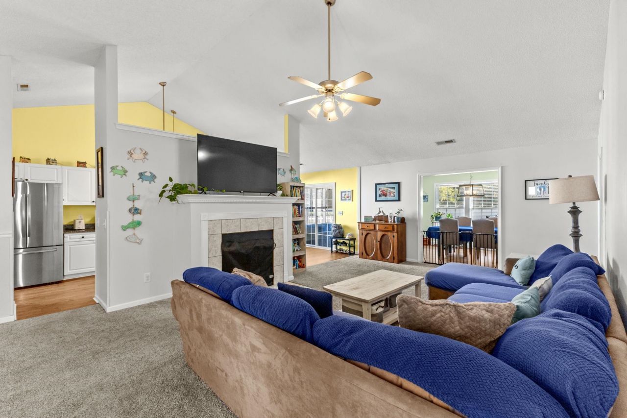 916 Dunrobin Ln. Photo 10