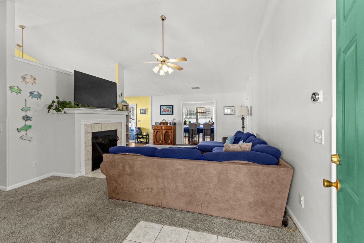 916 Dunrobin Ln. Photo 13