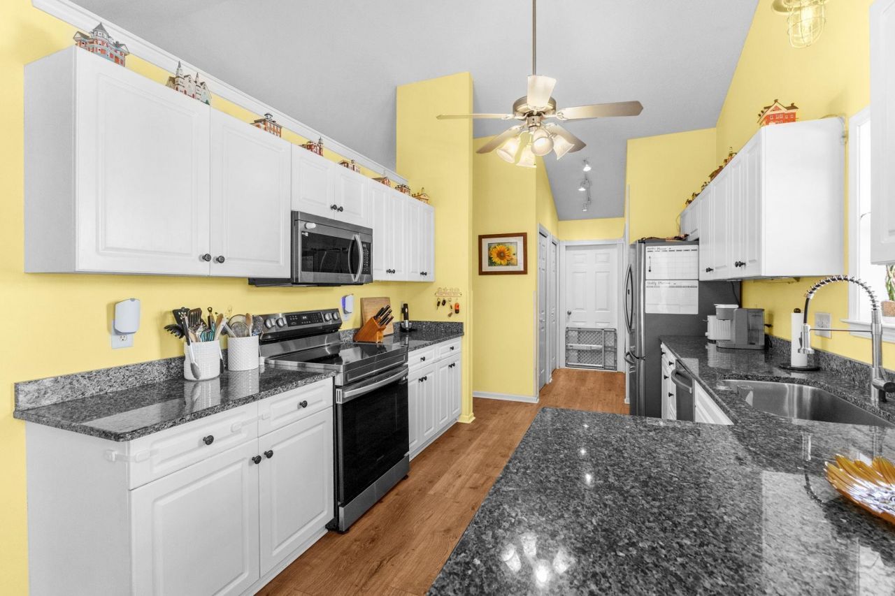 916 Dunrobin Ln. Photo 16