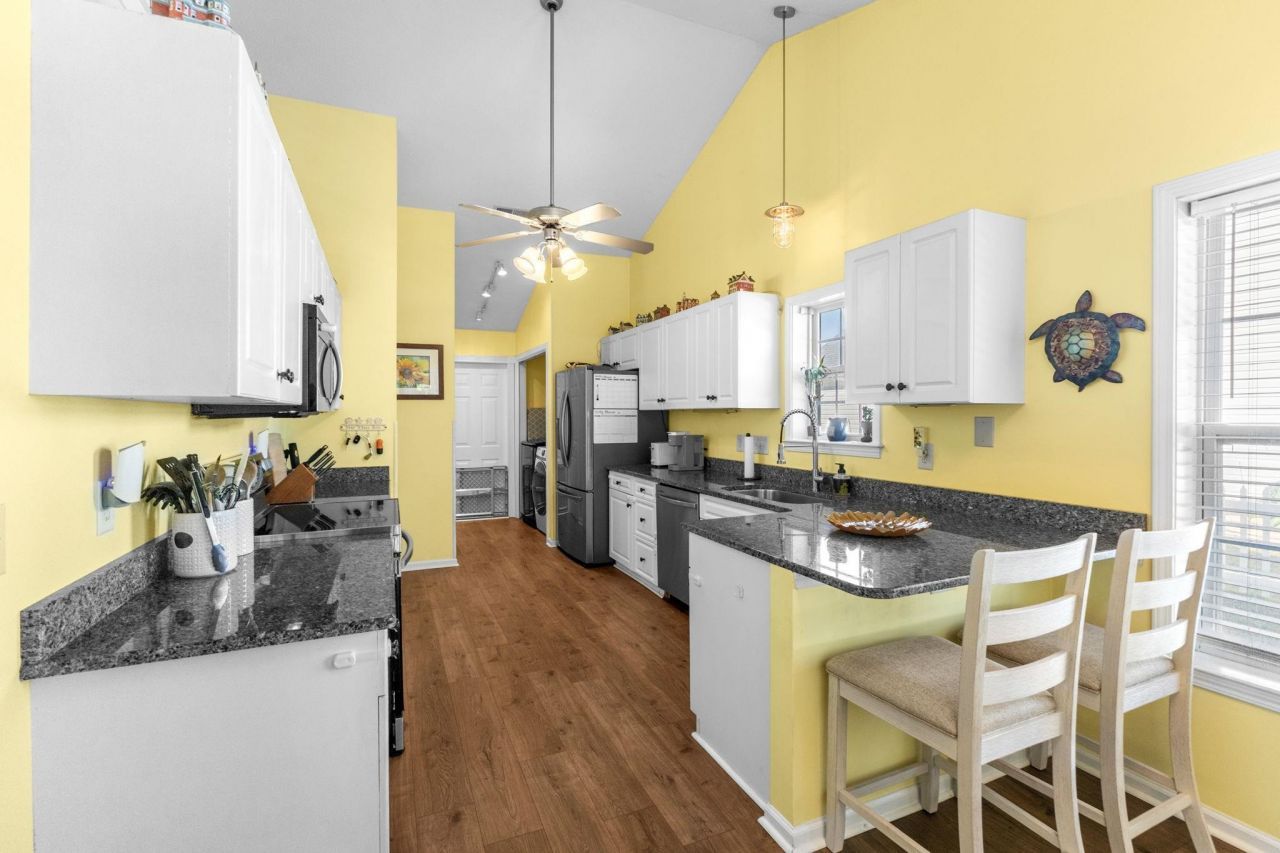 916 Dunrobin Ln. Photo 17