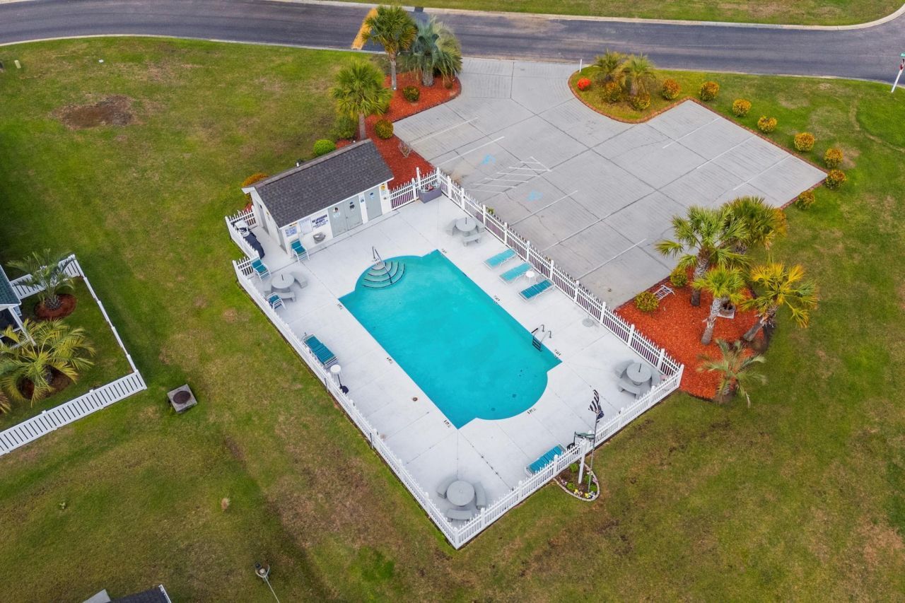 916 Dunrobin Ln. Photo 37