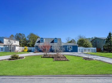 1659 Lincoln Avenue, Bohemia, NY 11716