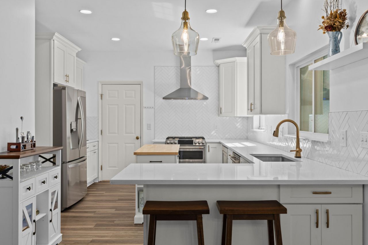 800 Essex Drive Photo 11