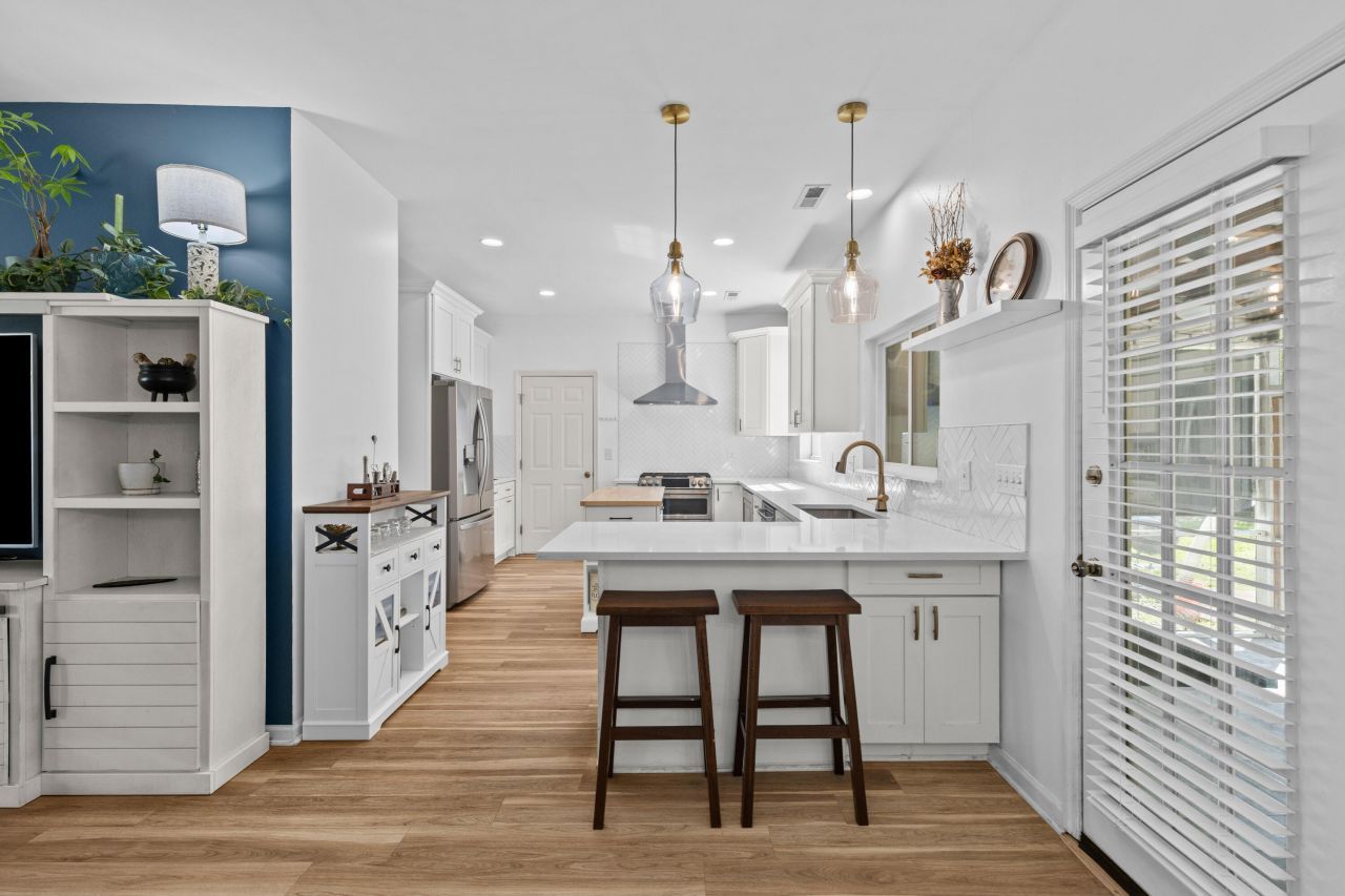 800 Essex Drive Photo 12