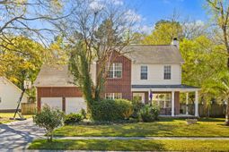 800 Essex Drive photo 4