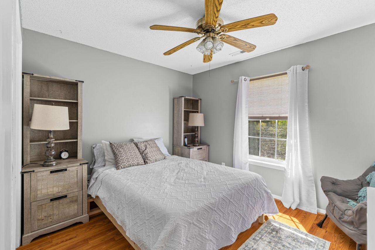 800 Essex Drive Photo 23