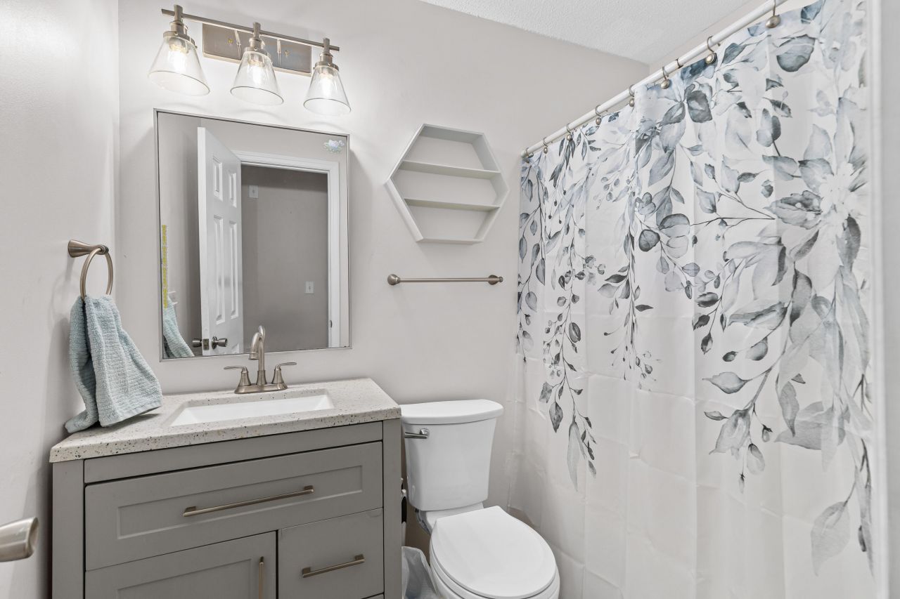 800 Essex Drive Photo 25