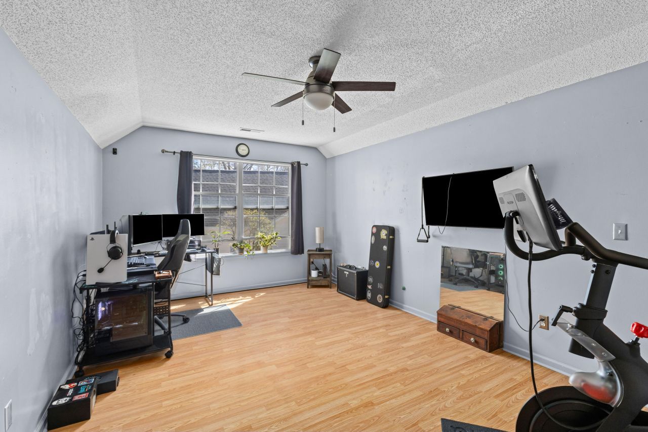 800 Essex Drive Photo 27