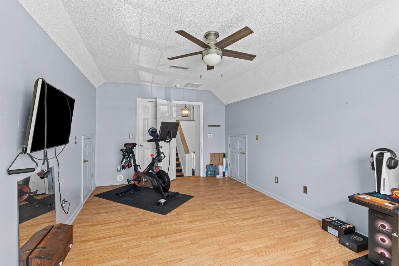 800 Essex Drive Photo 28