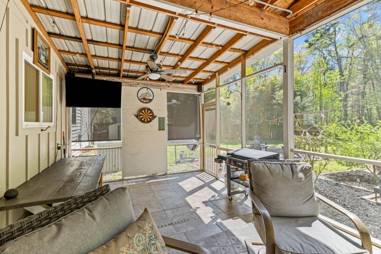 800 Essex Drive Photo 32