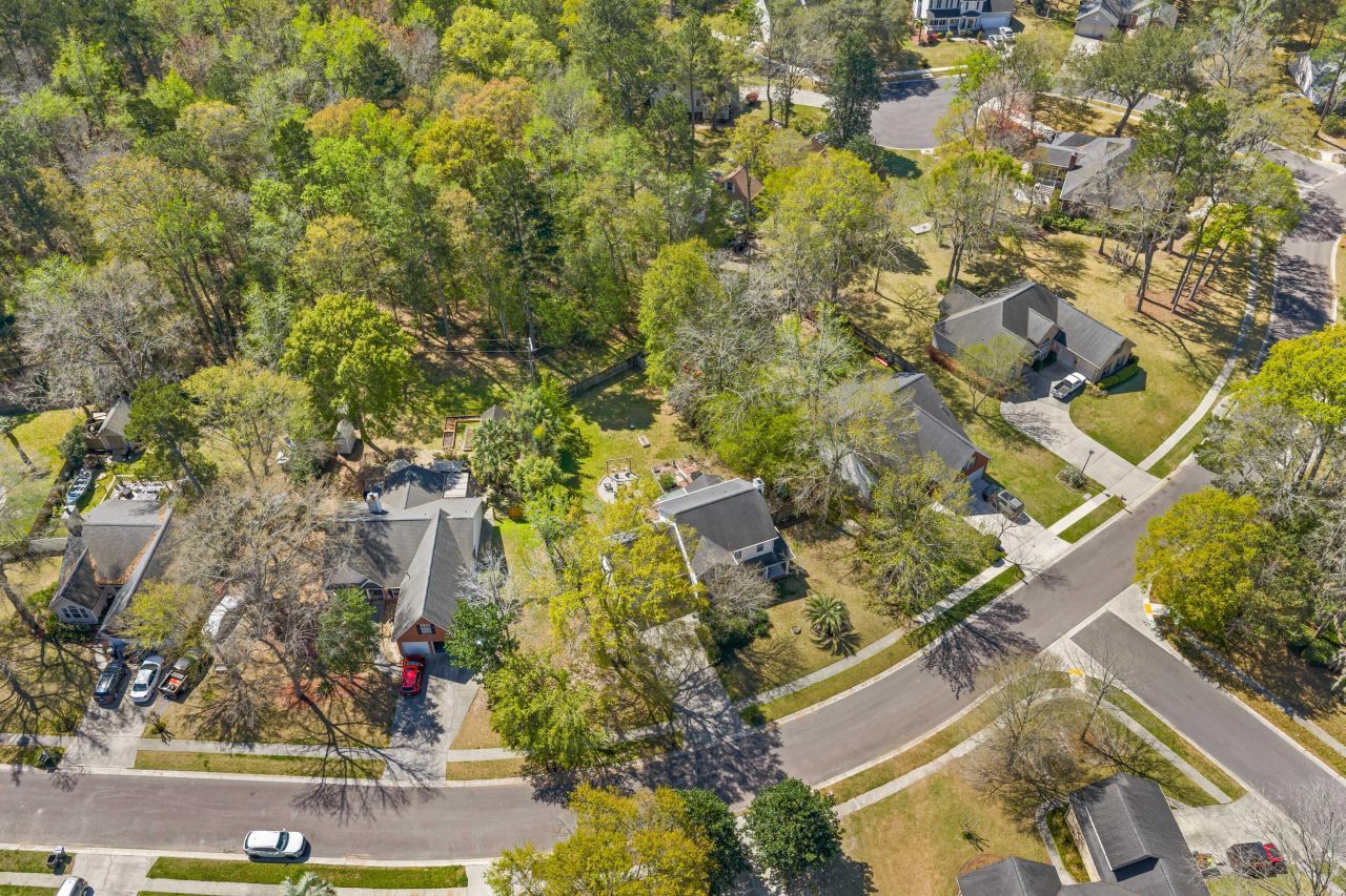 800 Essex Drive Photo 36