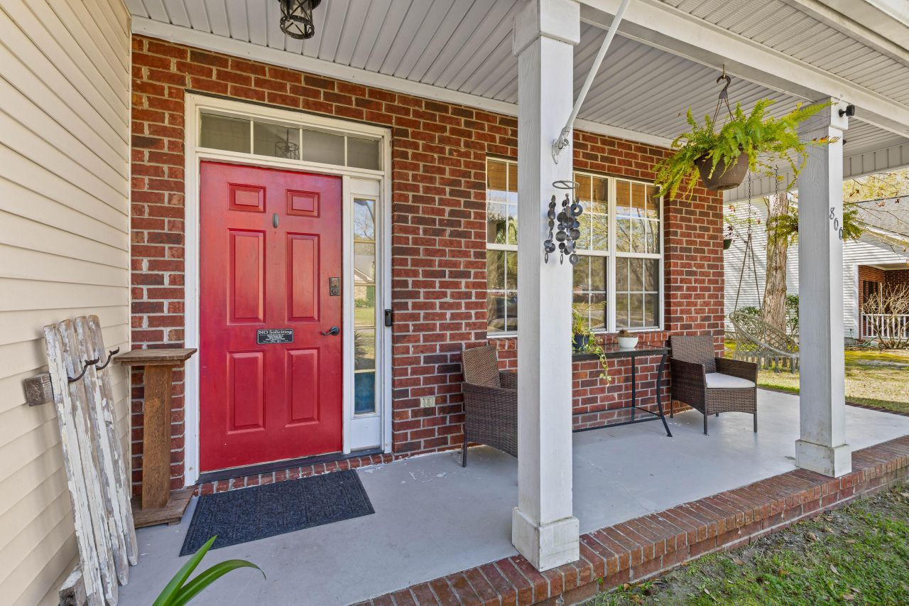 800 Essex Drive Photo 4