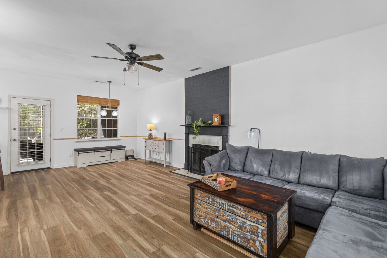 800 Essex Drive Photo 8