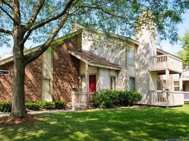 7490 S Brynmawr Court, West Bloomfield Twp, MI 48322