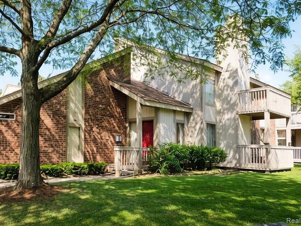 7490 S Brynmawr Court, West Bloomfield Twp, MI 48322