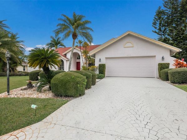 6821 COUNTRY LAKES CIRCLE , SARASOTA, FL 34243