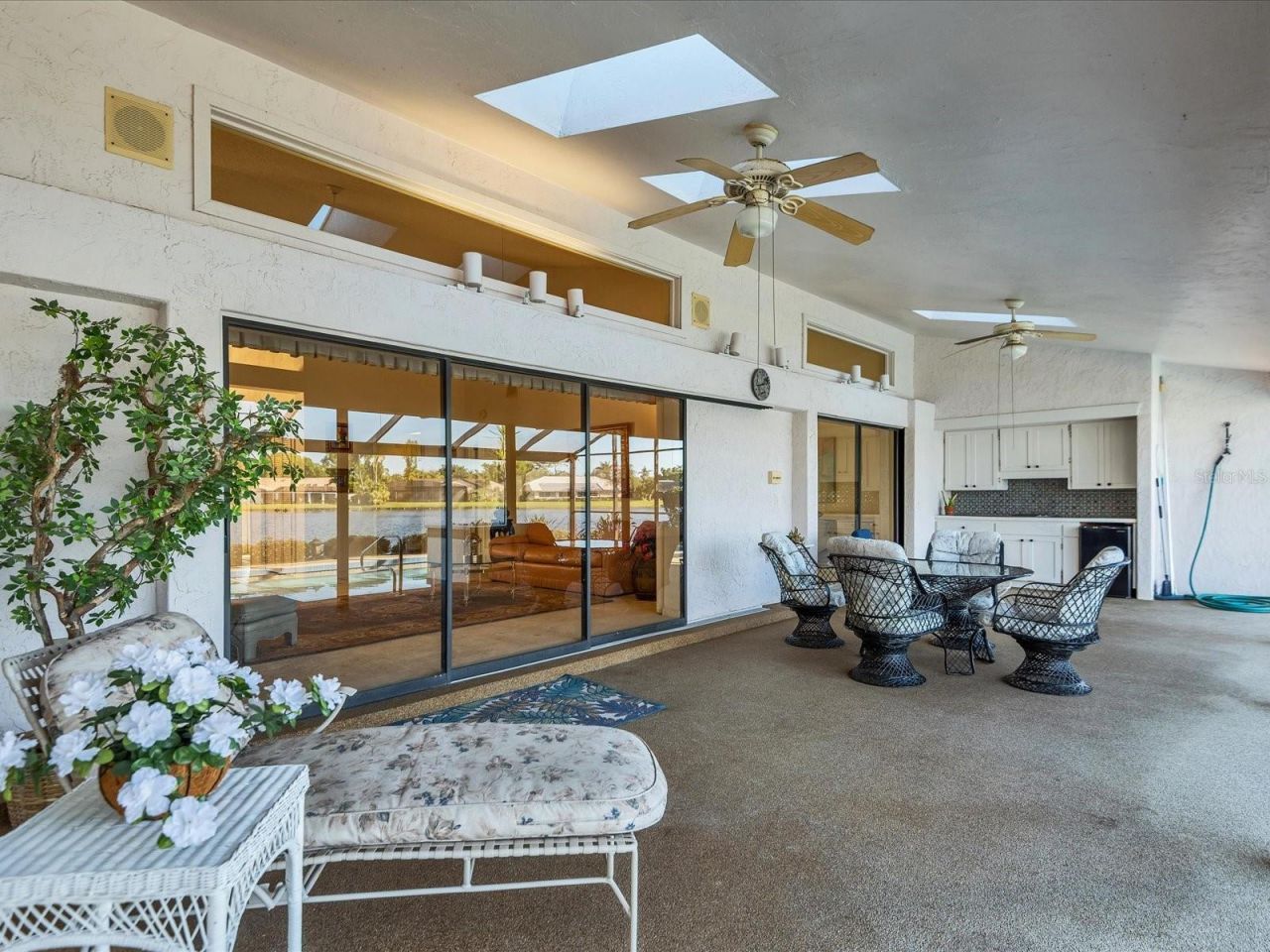 6821 Country Lakes Circle, Sarasota, FL 34243 Photo