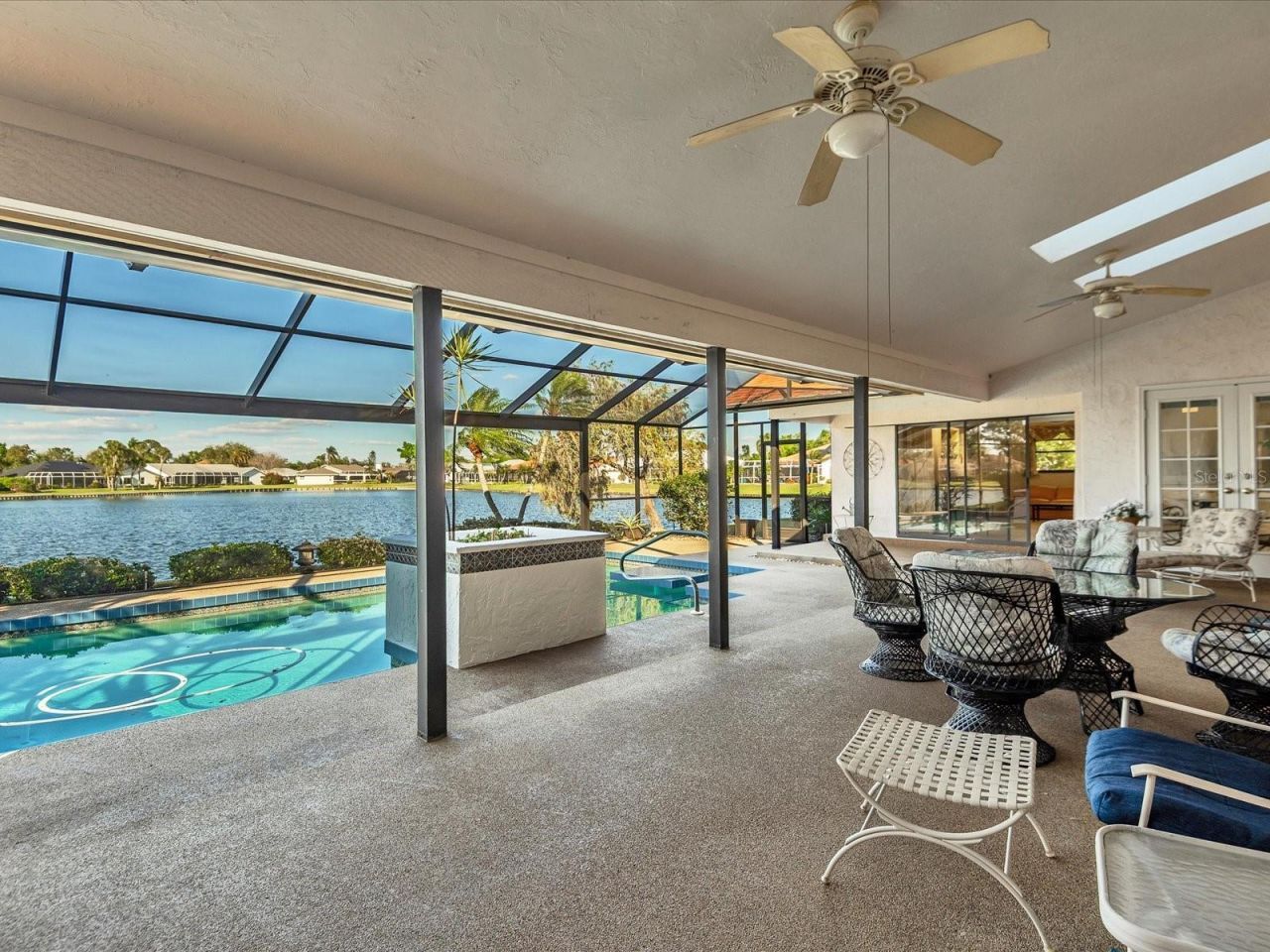 6821 Country Lakes Circle, Sarasota, FL 34243 Photo