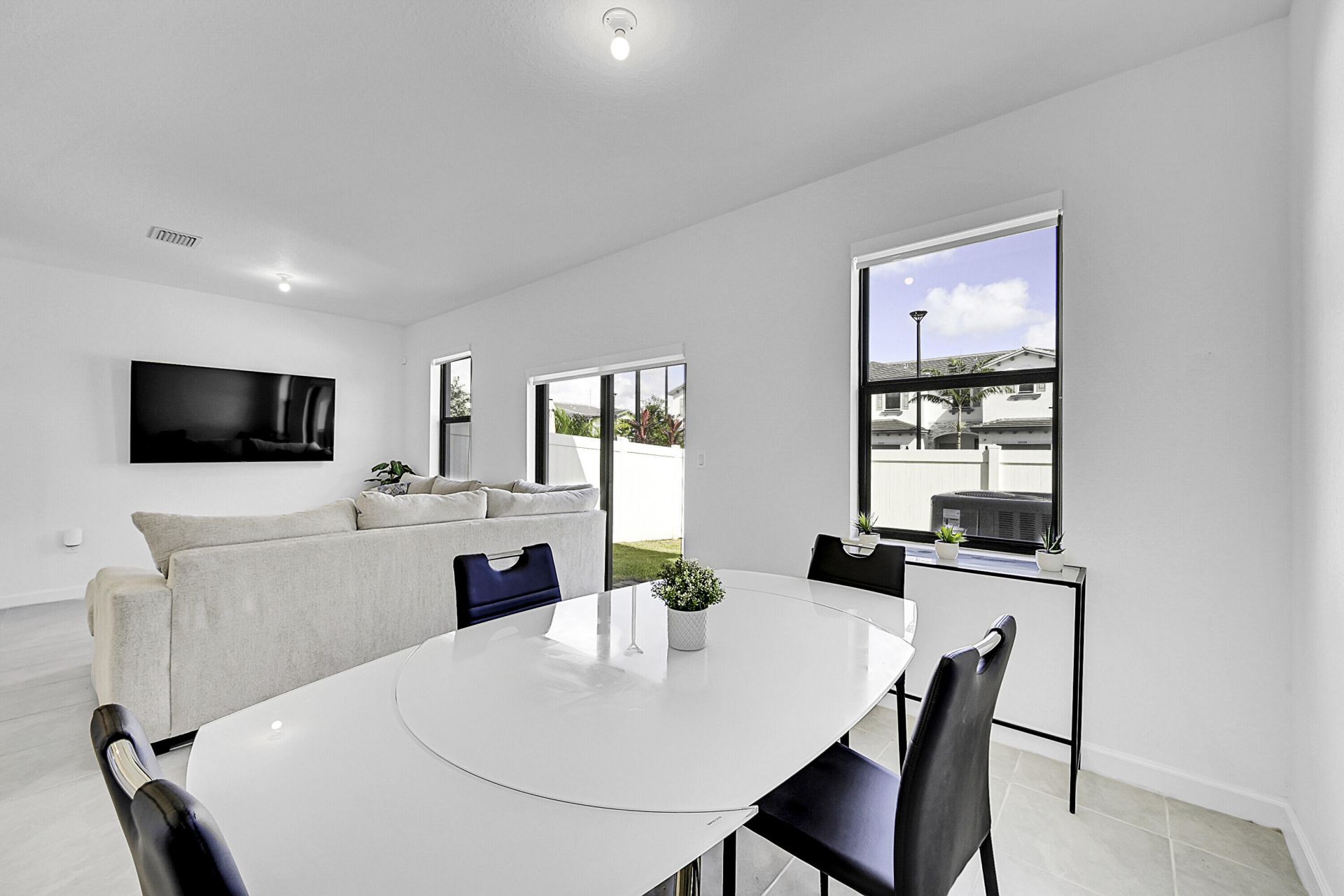 20357 NW 4th Path, Miami Gardens, FL 33169 Photo