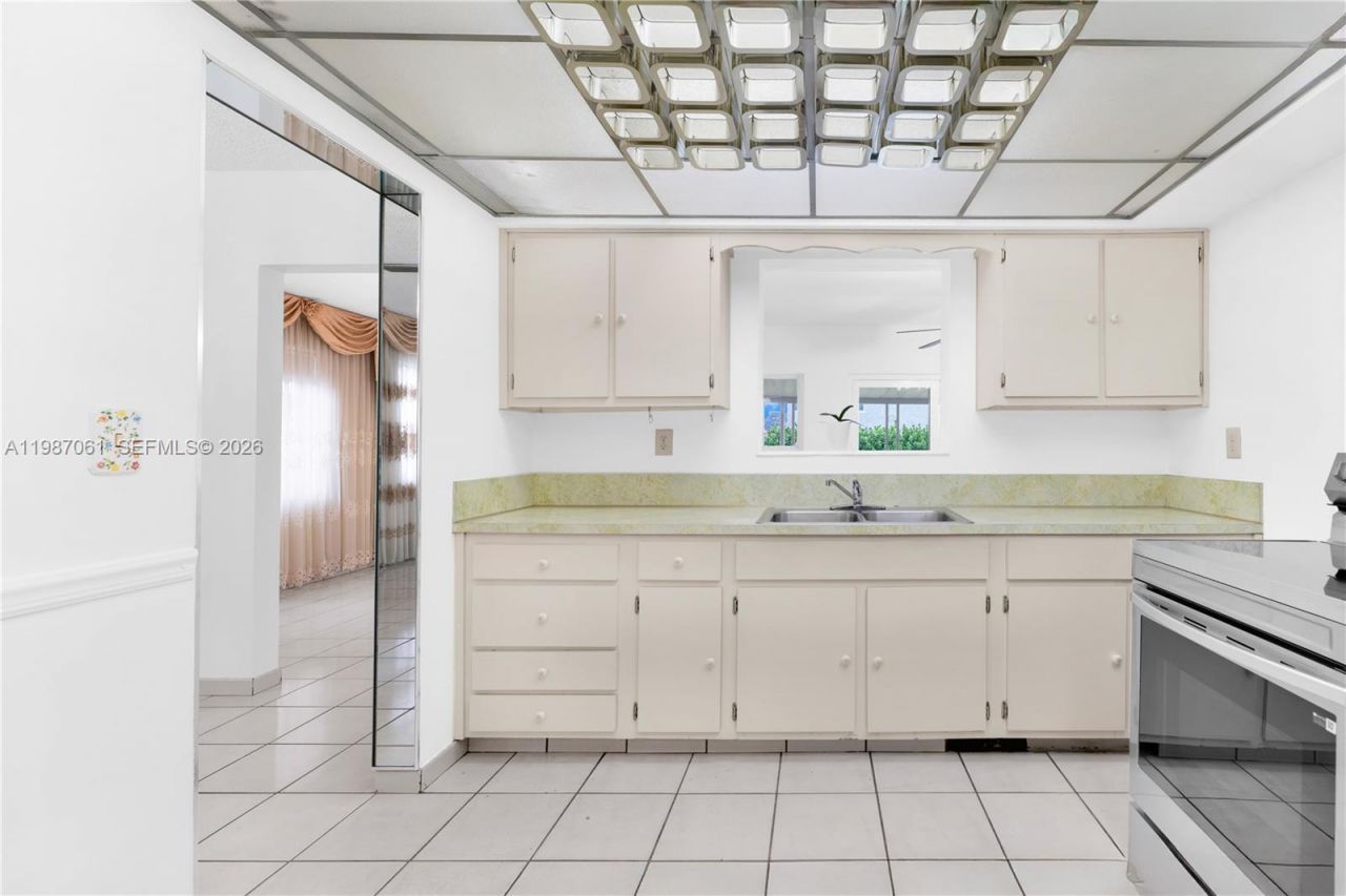 733 W 32 Street , Hialeah, FL 33012 Photo