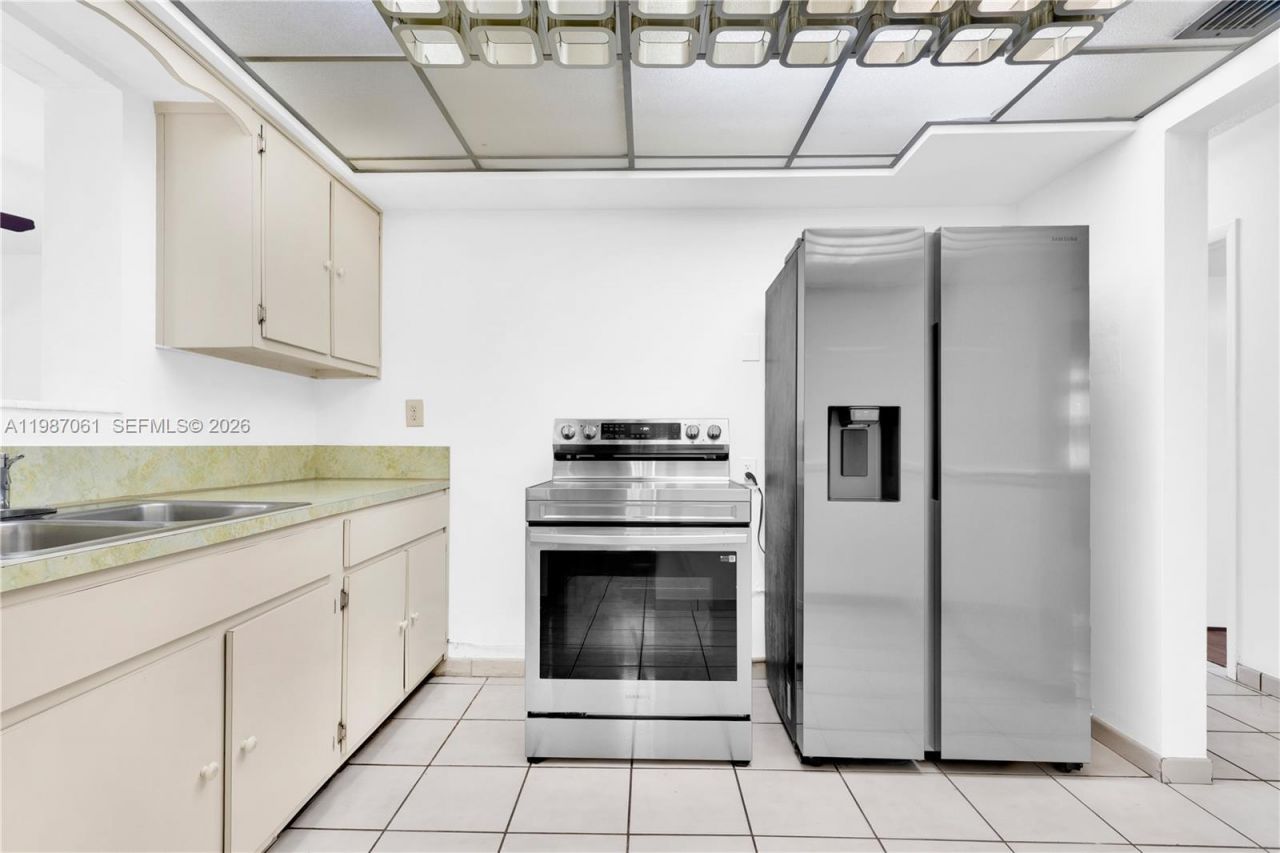 733 W 32 Street , Hialeah, FL 33012 Photo