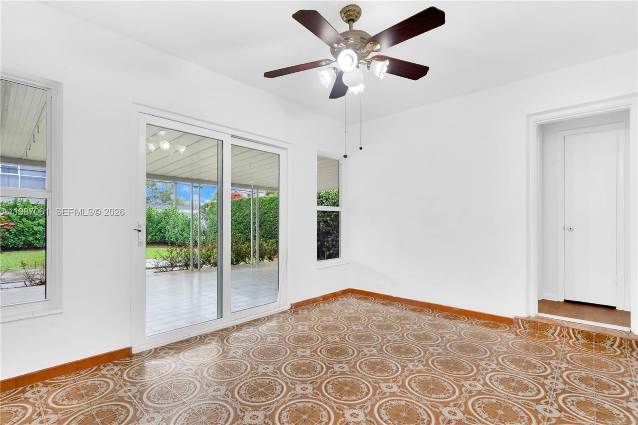 733 W 32 Street , Hialeah, FL 33012 Photo