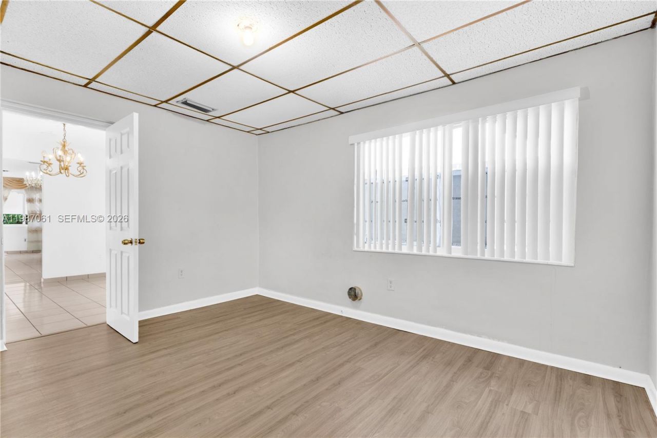 733 W 32 Street , Hialeah, FL 33012 Photo