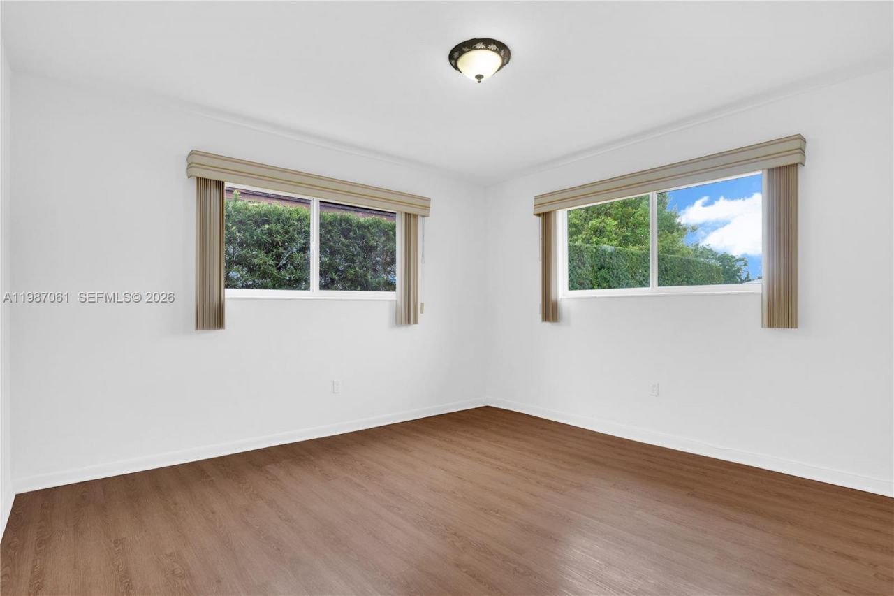 733 W 32 Street , Hialeah, FL 33012 Photo