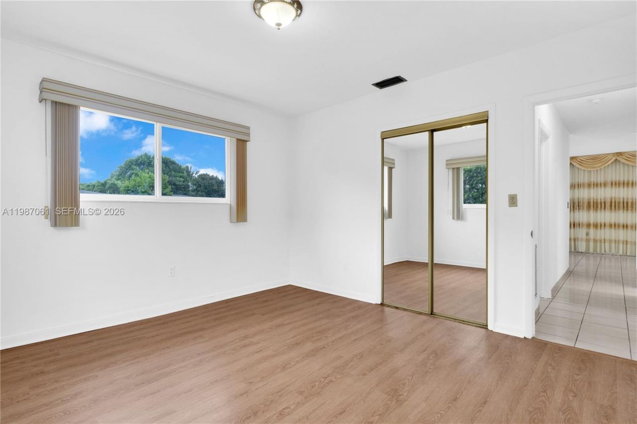 733 W 32 Street , Hialeah, FL 33012 Photo