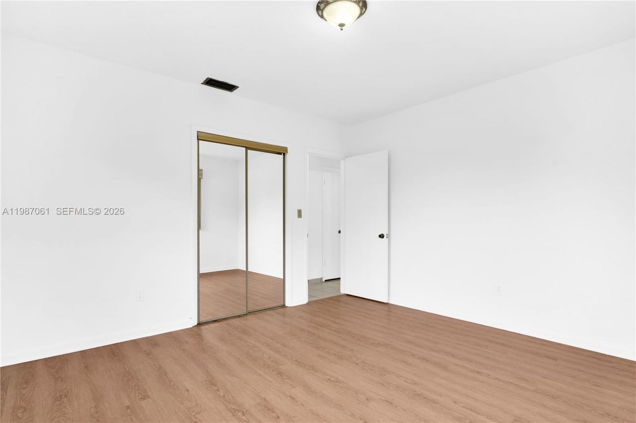 733 W 32 Street , Hialeah, FL 33012 Photo