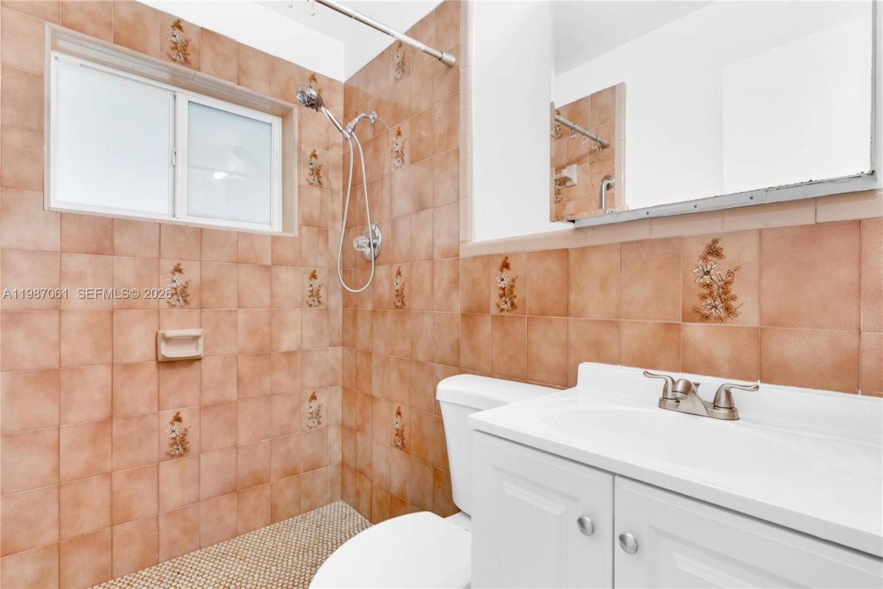 733 W 32 Street , Hialeah, FL 33012 Photo