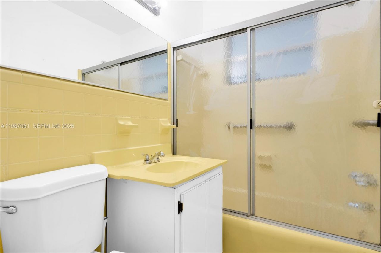 733 W 32 Street , Hialeah, FL 33012 Photo