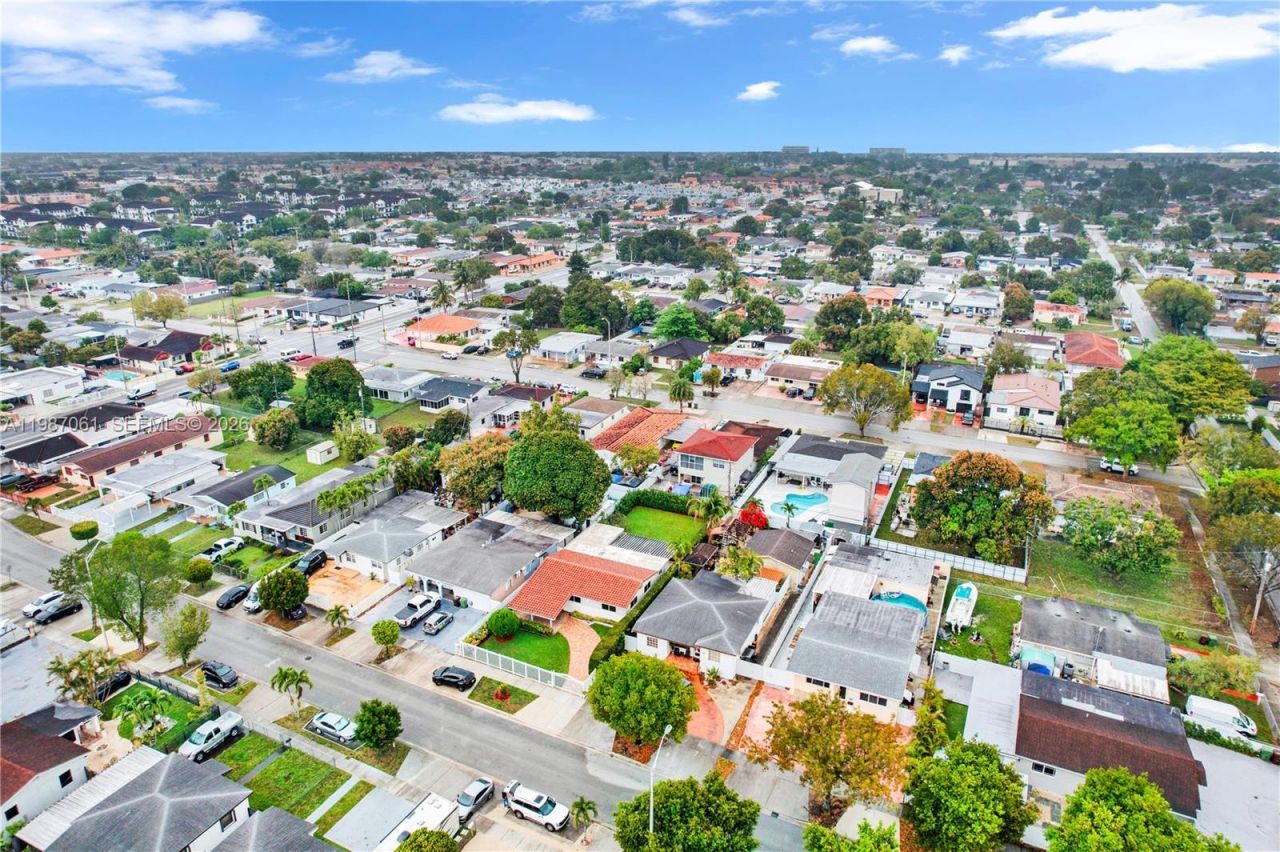 733 W 32 Street , Hialeah, FL 33012 Photo