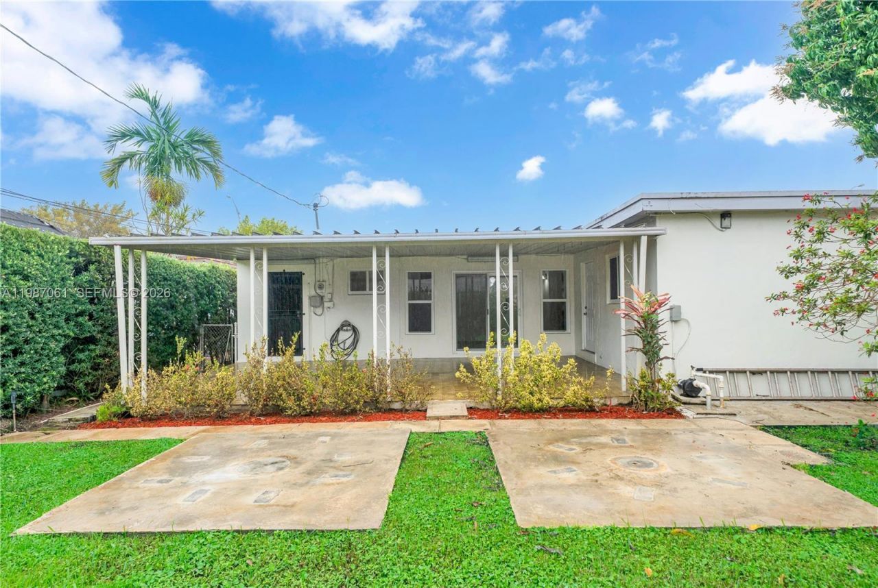 733 W 32 Street , Hialeah, FL 33012 Photo