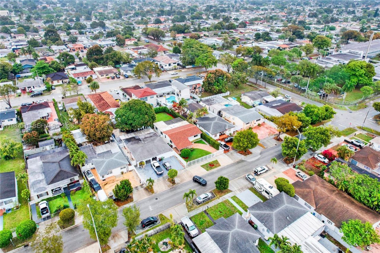 733 W 32 Street , Hialeah, FL 33012 Photo