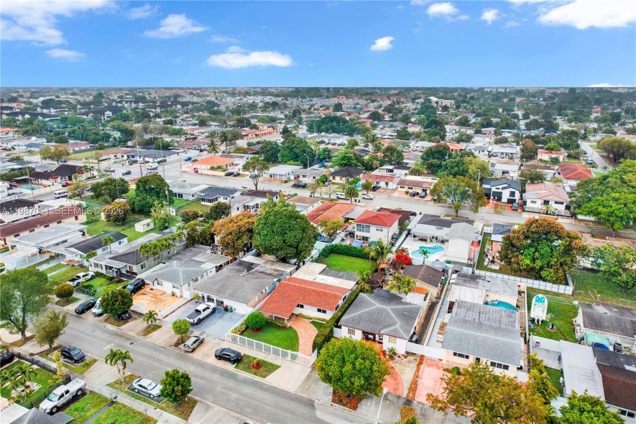 733 W 32 Street , Hialeah, FL 33012 Photo